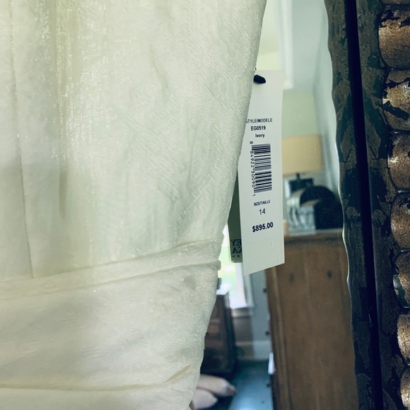 Wedding Dress - Picture 7 of 8